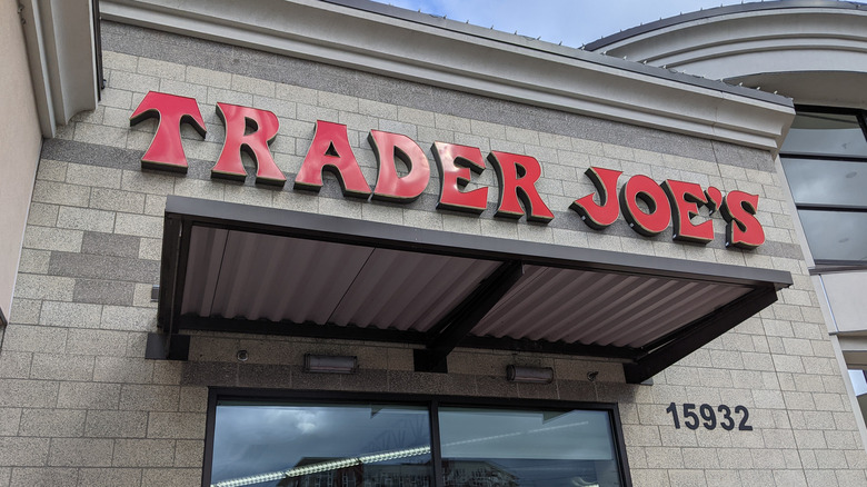 Trader Joe's front signage