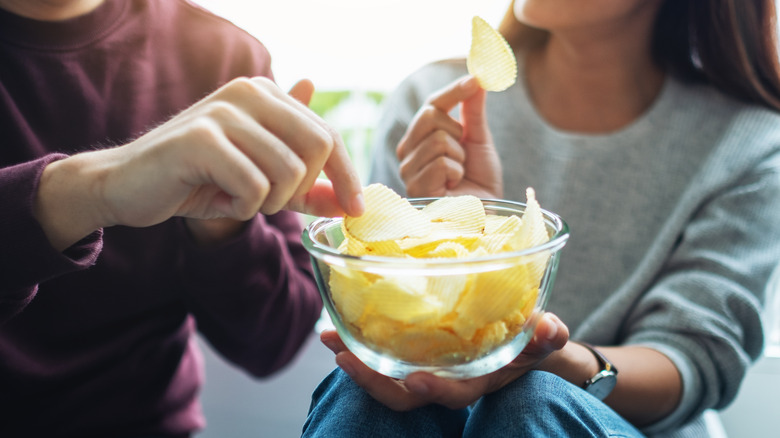 couple eating potato chips