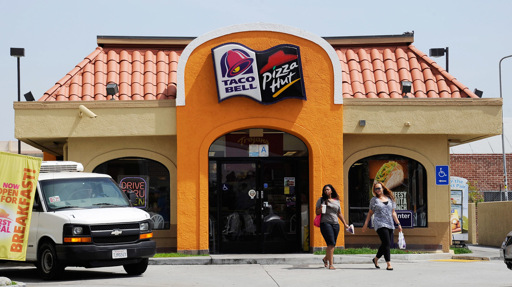 Combination Taco Bell Pizza Hut storefront