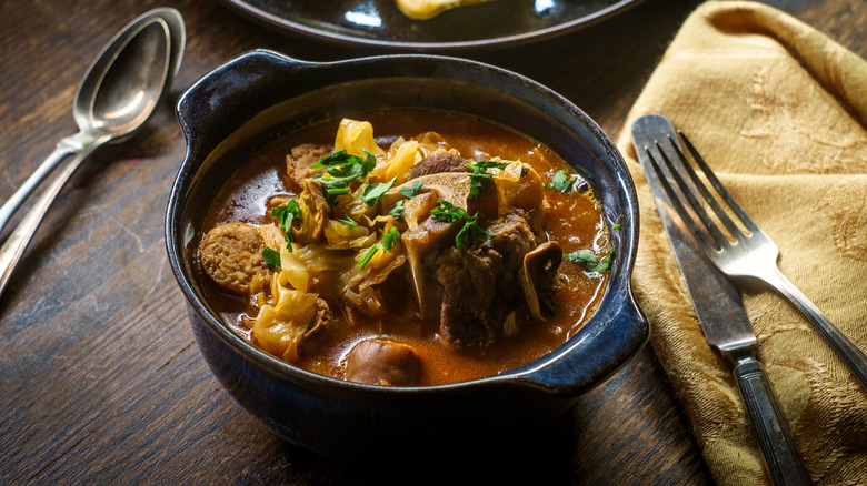 Perpetual stew in pot