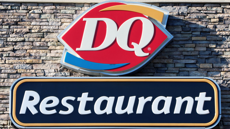 Dairy Queen restaurant logo sign