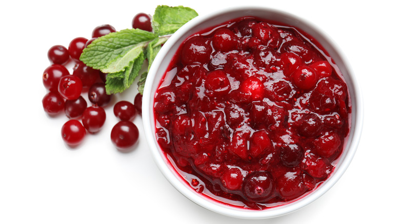 cranberry sauce in bowl