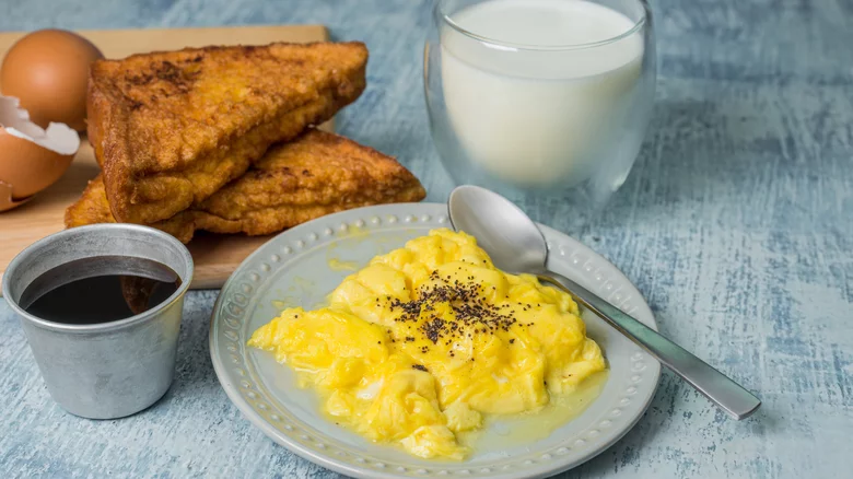 Why You Should Add Maple Syrup To Scrambled Eggs