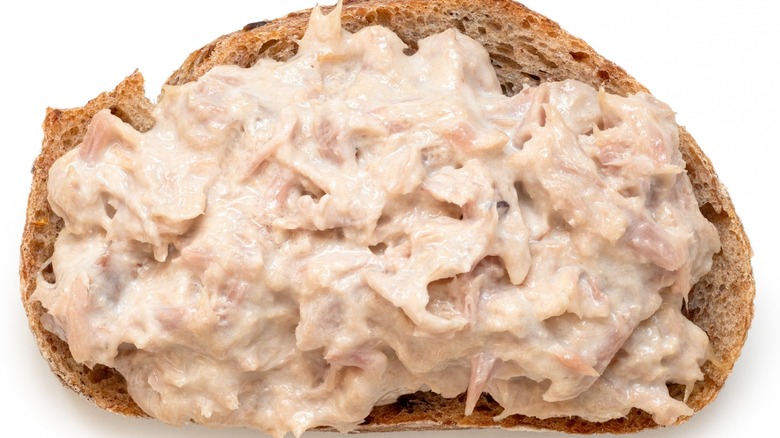 Tuna salad on bread