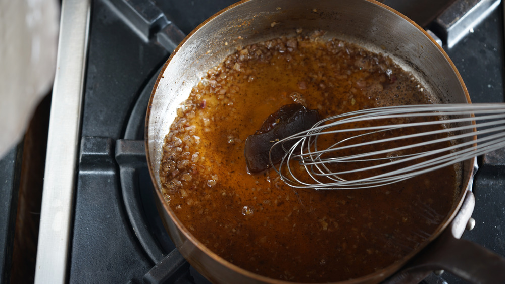 Deglazing a pan