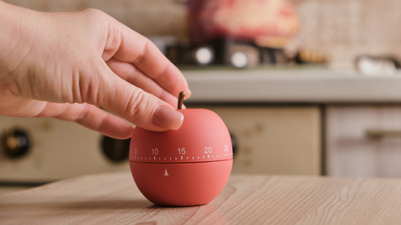 Apple-shaped kitchen timer