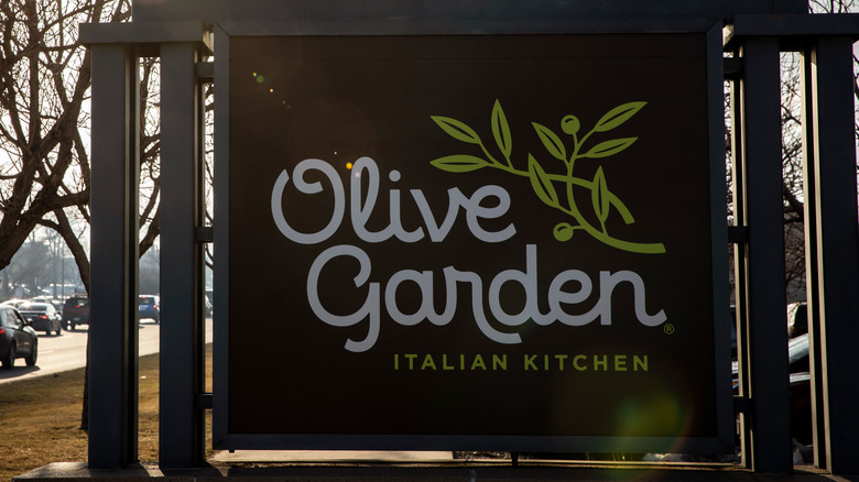 Olive Garden sign