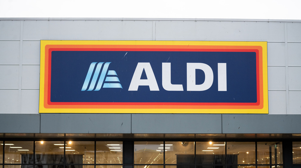 Exterior or Aldi store