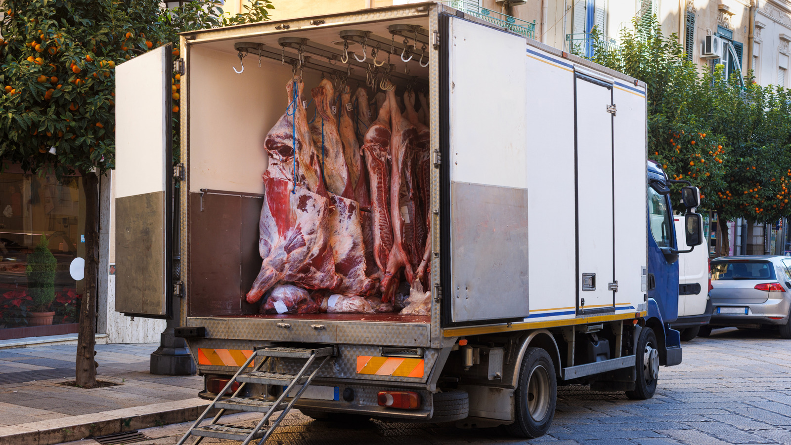 Why You Should Be Cautious Buying Meat From A Truck, According To Reddit