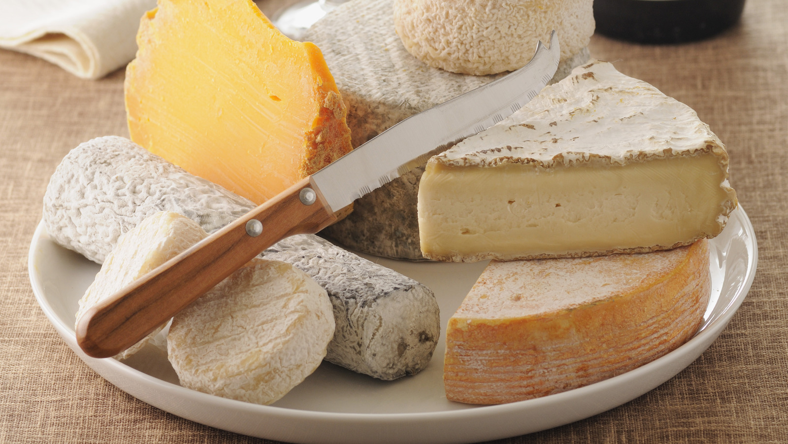Why You Should Be Storing Cheese With Sugar Cubes