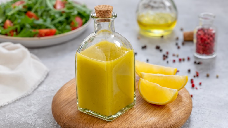 Lemony salad dressing