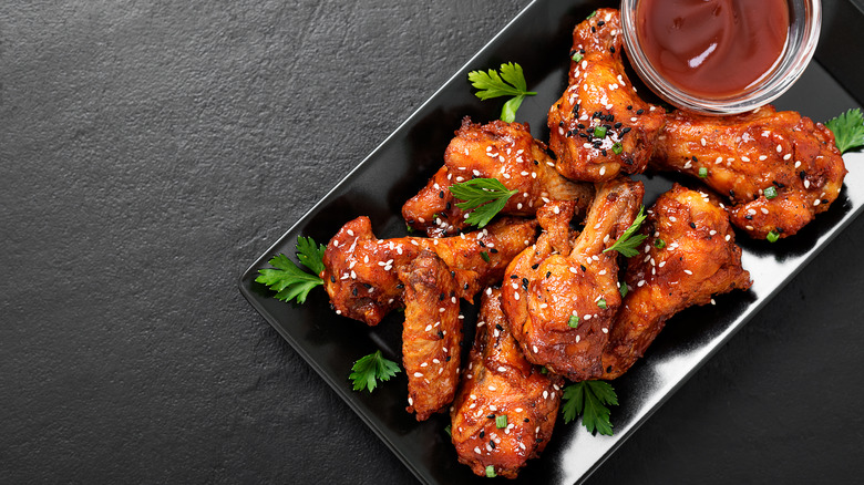 Chicken wings on a black plate