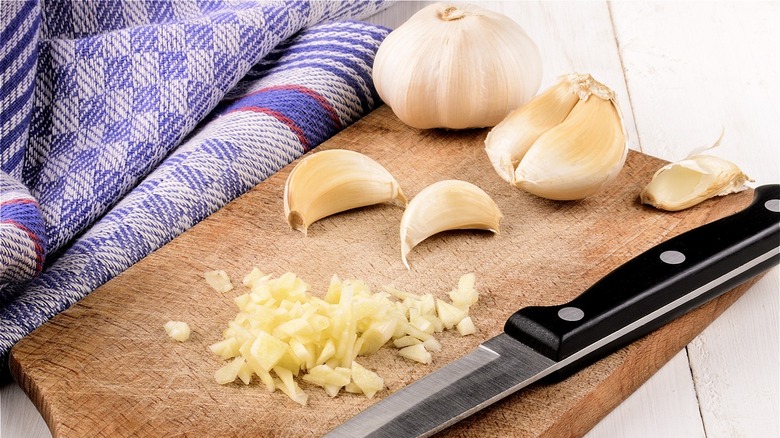 chopped garlic