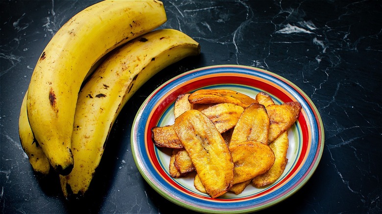 Raw and cooked plantains