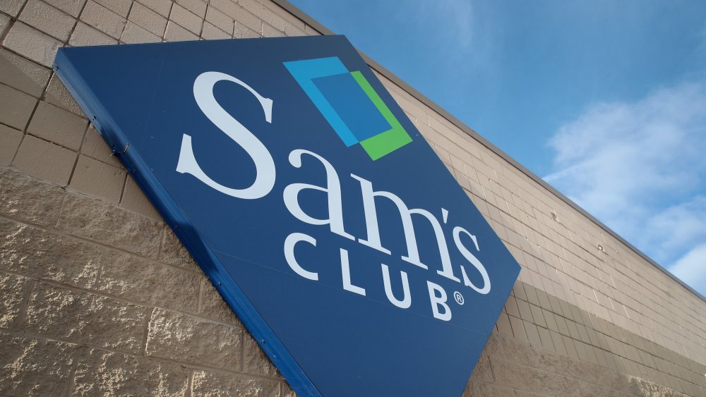 Sam's Club sign