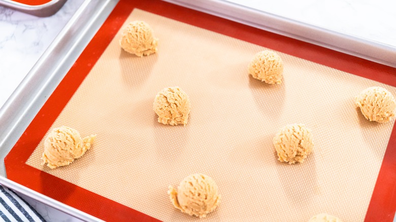 Silicone baking mat