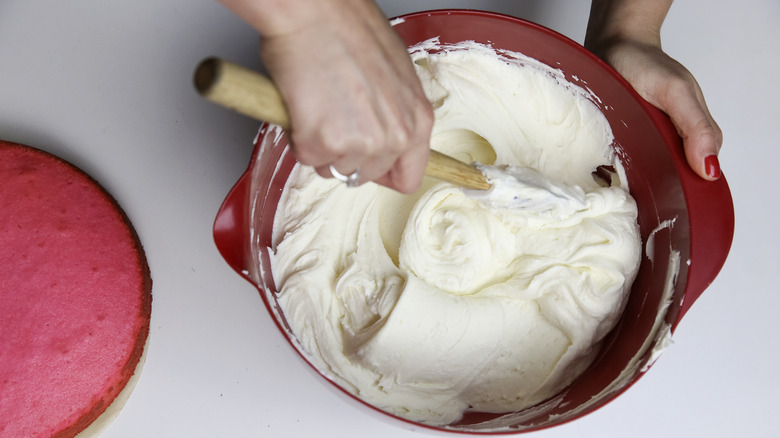 handmixing buttercream frosting