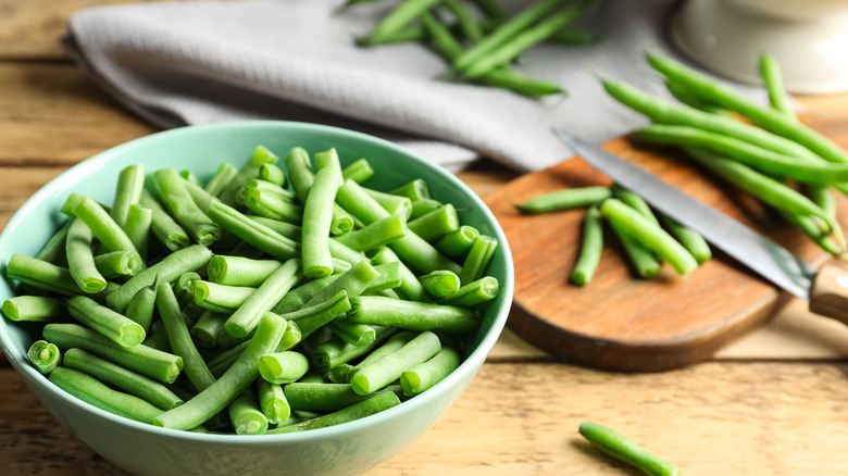 Green beans in a bowl