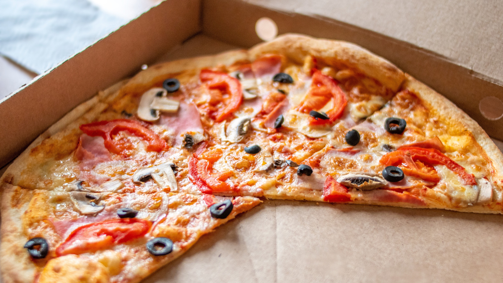 Why You Should Reheat Pizza In Your Air Fryer