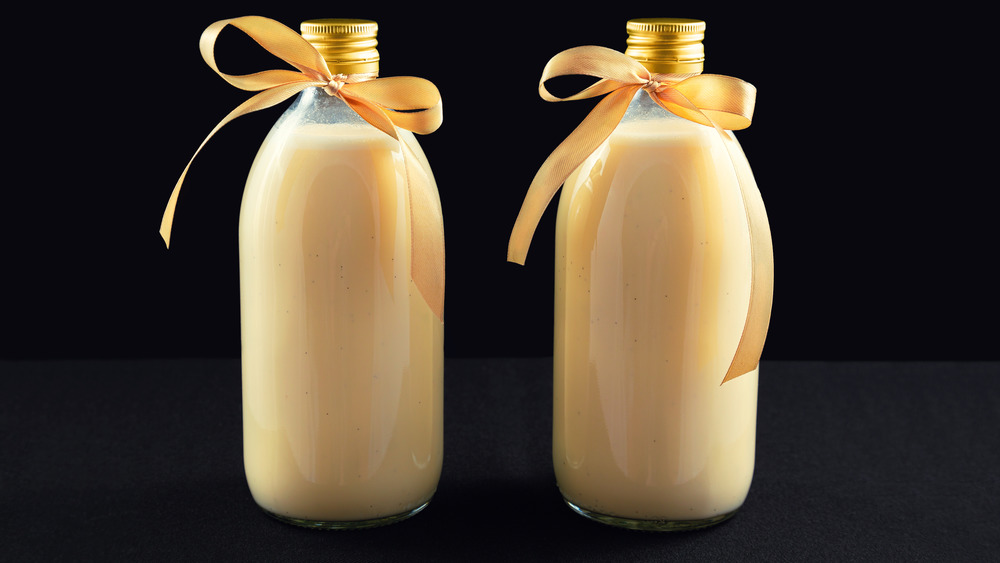 Eggnog in glass jars with bows