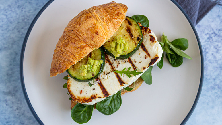 grilled halloumi sandwich