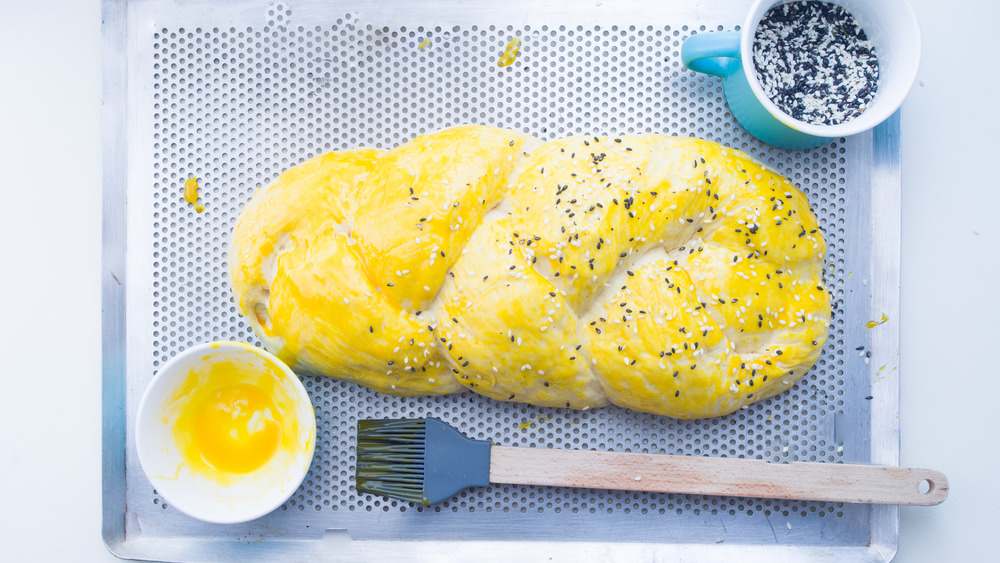 egg wash on challah bread