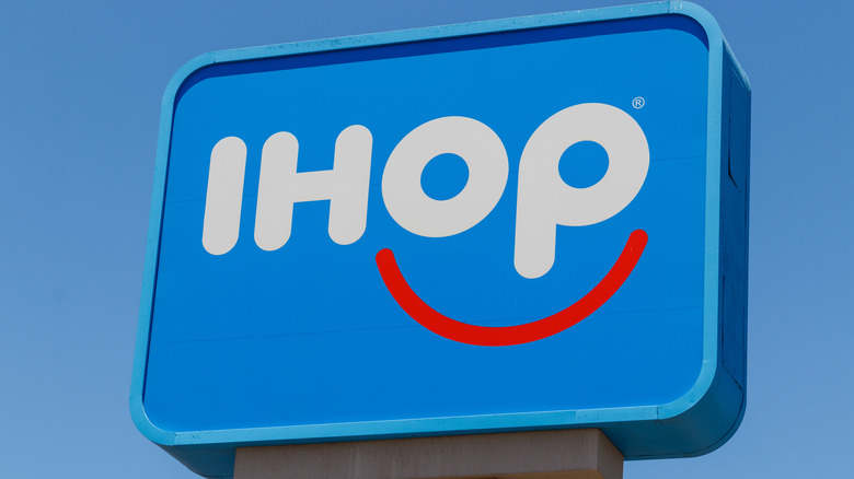 An IHOP sign