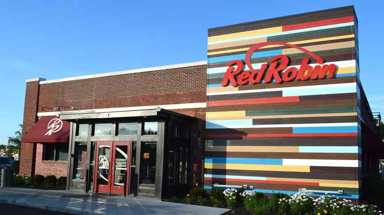 Red Robin restaurant exterior