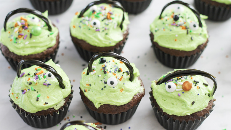 witch cauldron cupcakes