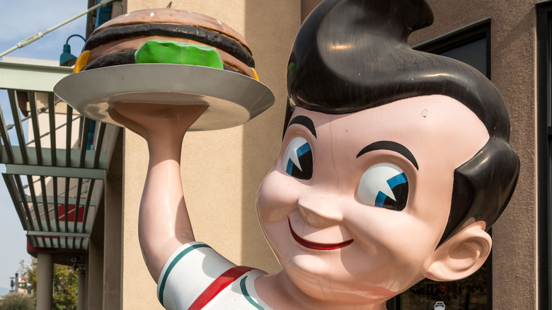 Big Boy statue with burger