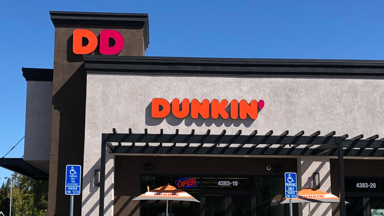 Dunkin' donuts building
