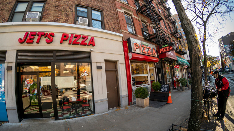Jet's Pizza store shopfront 