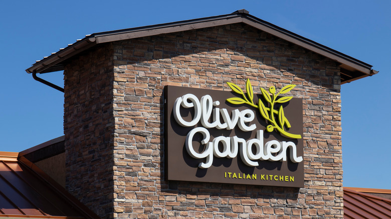 Olive Garden exterior sign