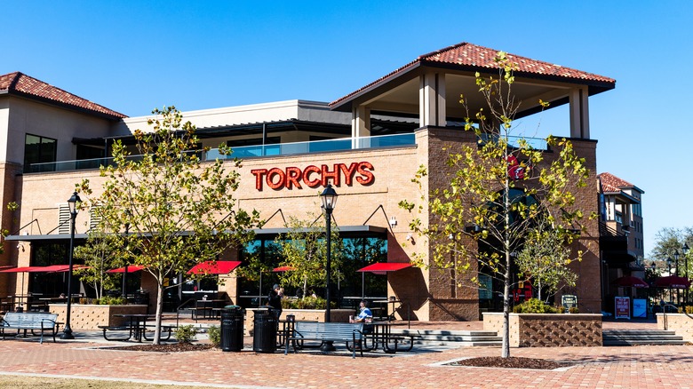 A Torchy's Tacos restaurant shopfront