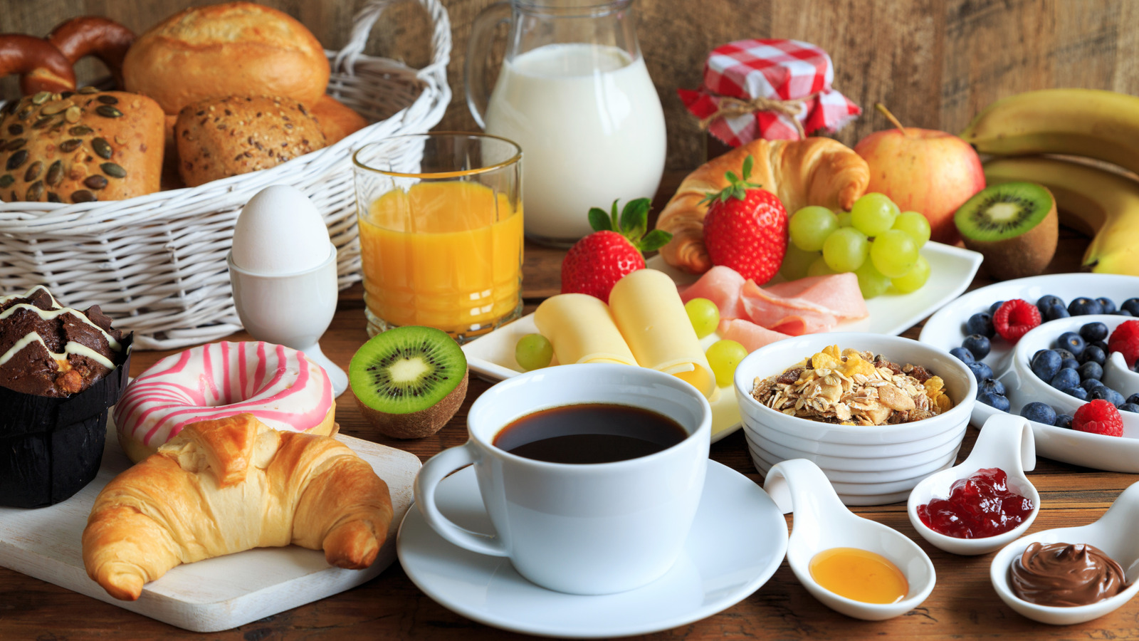 This Is One Of The Worst Kinds Of Food To Eat When You First Wake Up