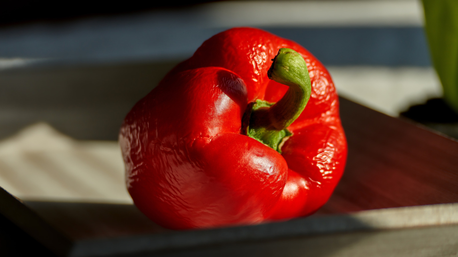 <a href="https://www.mashed.com/2174518/wrinkly-bell-peppers-safe-eat/" target="_blank">Why Do Bell Peppers Shrivel Up (And Should You Still Eat Them)?</a>