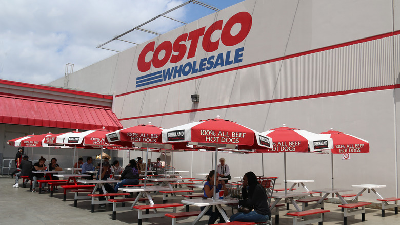 Costco outdoor food court