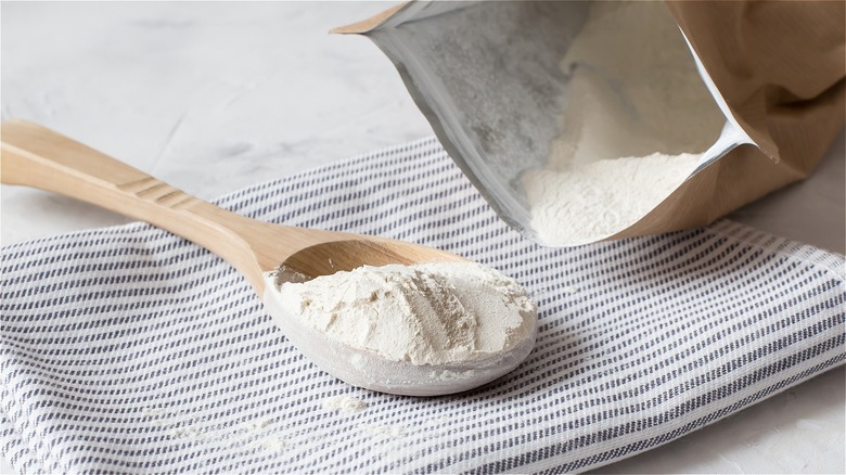 xanthan gum on wooden spoon