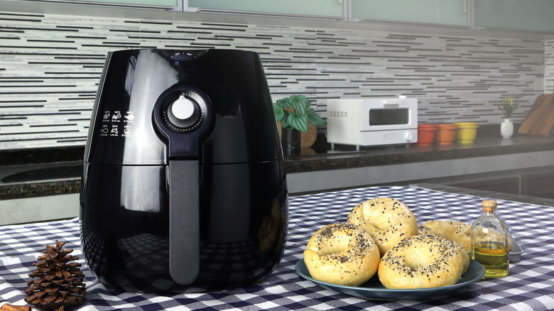 Air fryer with bagels
