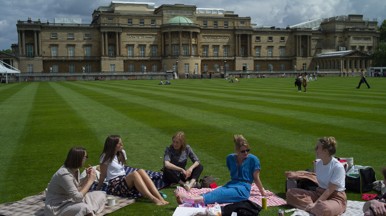 Picnickers at Buckingham Palace garden