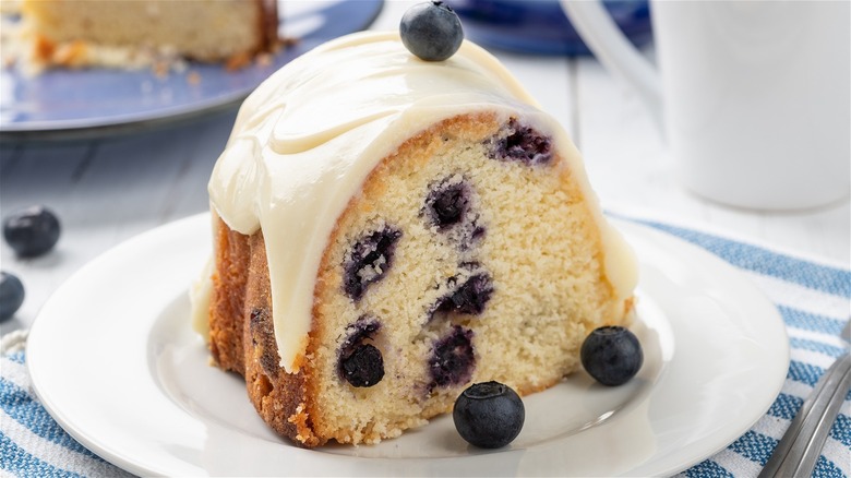 Blueberry bundt cake