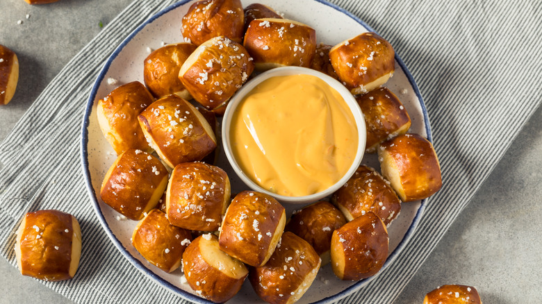 pretzel bites with cheese sauce