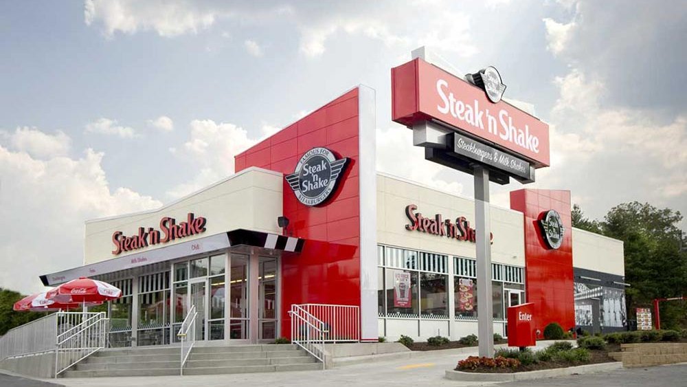 Exterior of Steak 'n Shake restaurant.