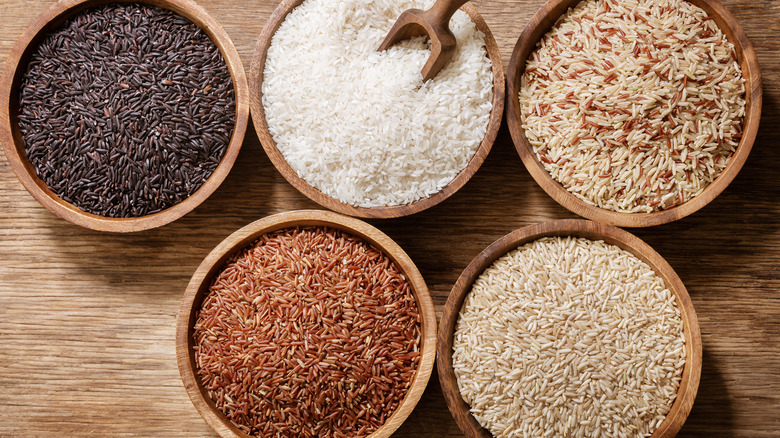 different rice in bowls 