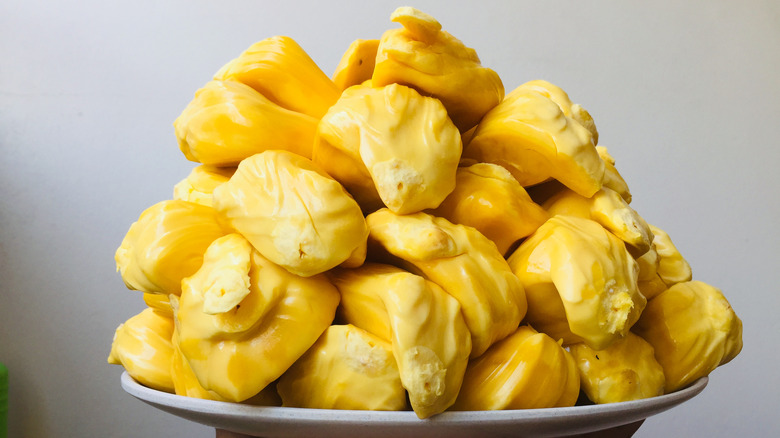 Plate of fresh ripe jackfruit