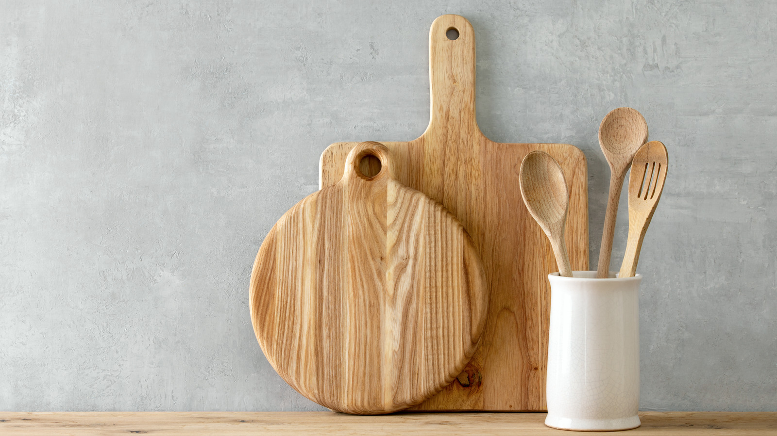 Why You Should Always Choose a Wooden Cutting Board