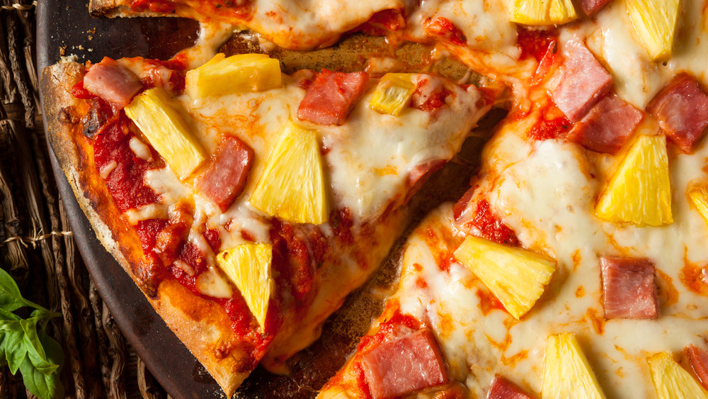 Pineapple pizza