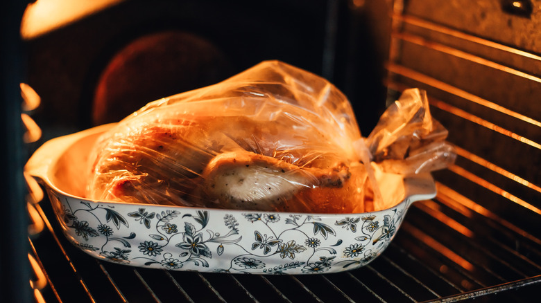 Schots ernstig Humaan You Should Never Put Plastic Wrap In The Oven. Here's Why