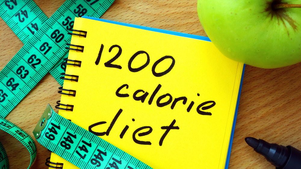 1200 calorie diet written on notepad