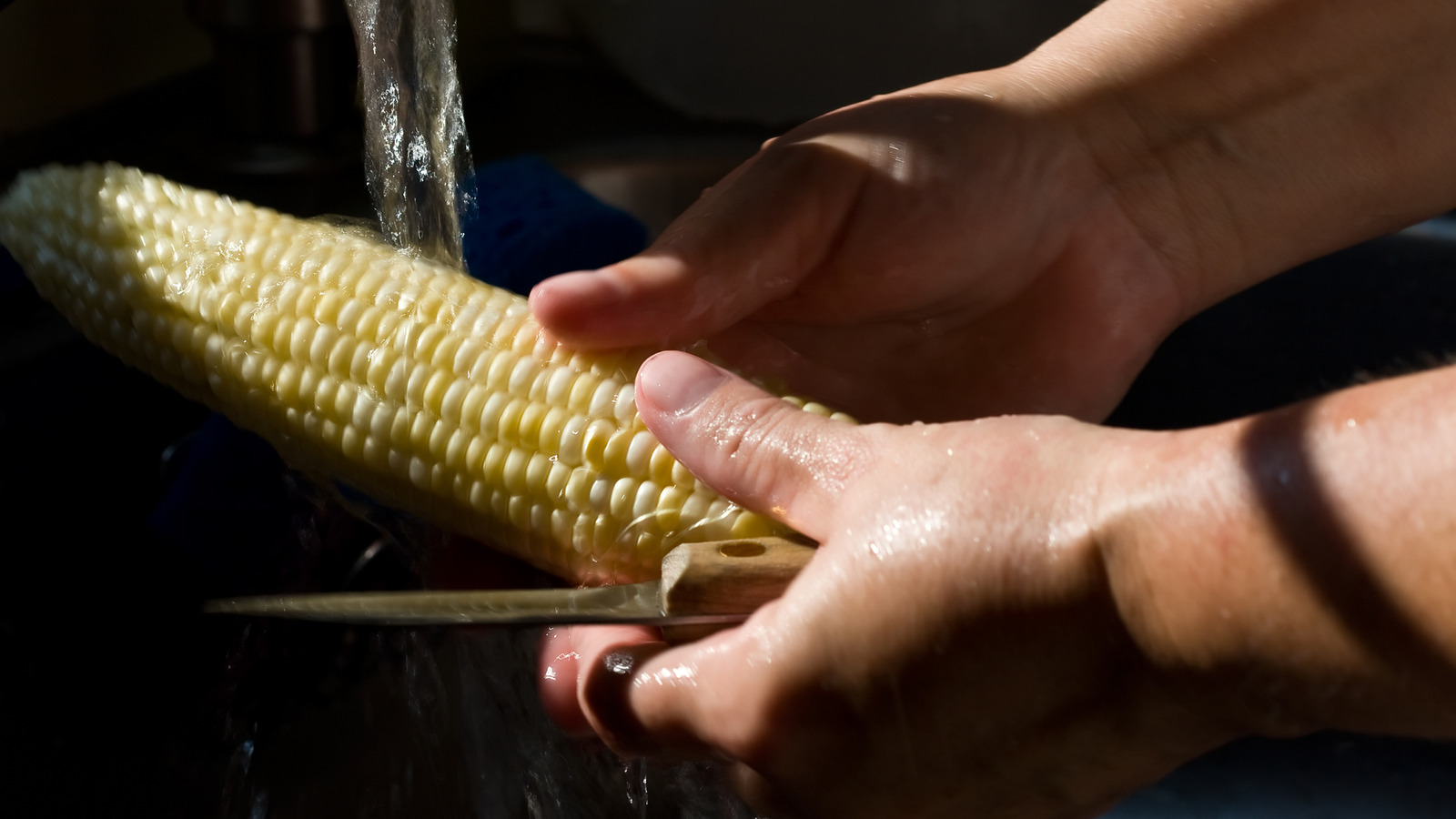 You Should Stop Running Cooked Corn On The Cob Under Water. Here's Why